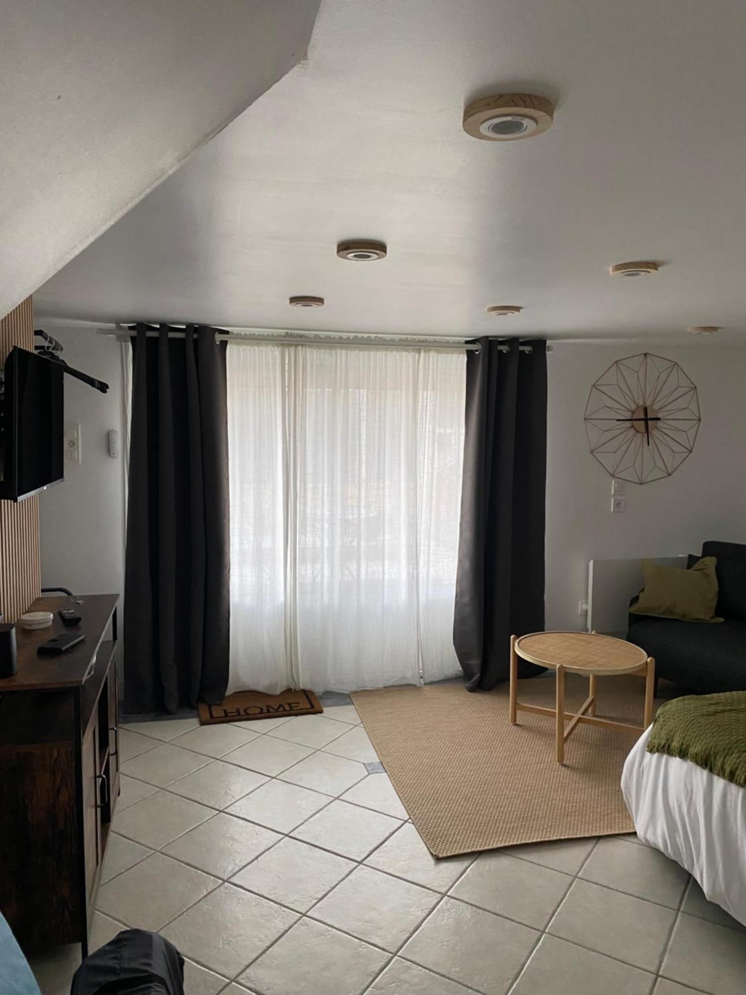 Appart Studio Rdc De Maison Avec Exterieur Proche Reims تينكو الغرفة الصورة